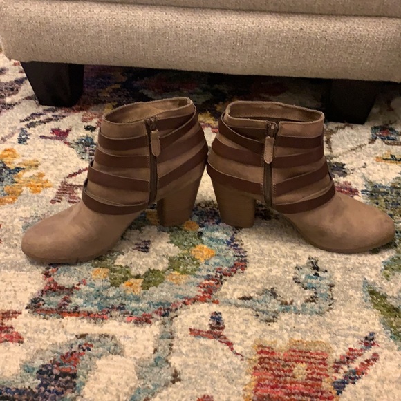 Tan brown booties boots heels western chunky heel Size 9.5 - Picture 2 of 15